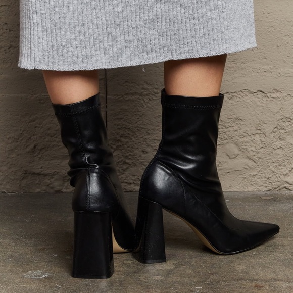 Black Pointed High Block Heel Boots - Picture 2 of 5